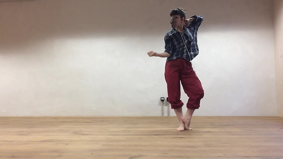 SNOUT MASK choreographic process for Zwei Akte OVERLAPPED